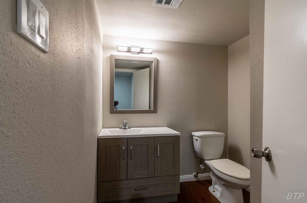 11947 Beechnut St, Houston TX  77072-4028 exterior