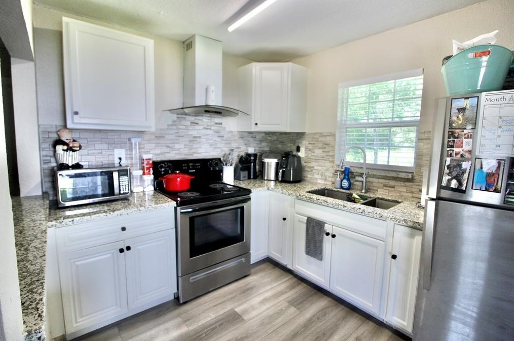 1422 Papendorf Ln, West Columbia, TX 77486
