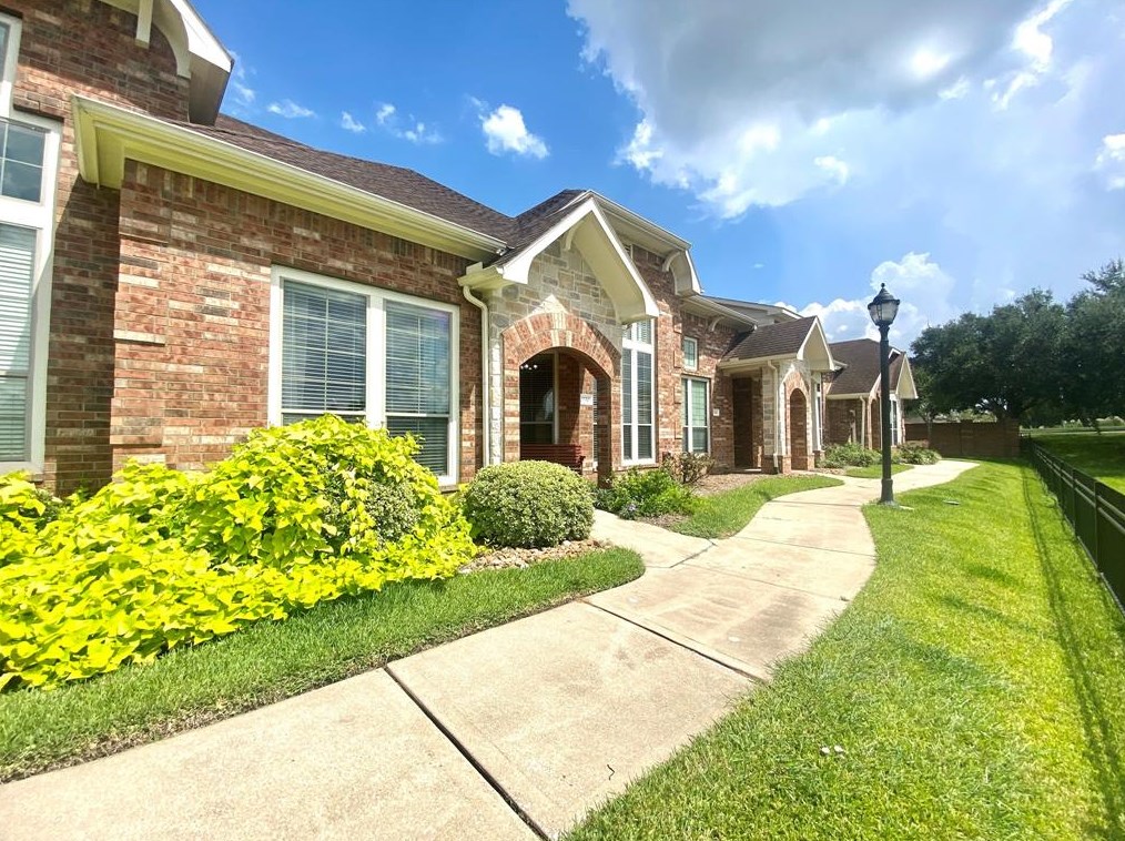 3350 Spring Landing Ln, Pearland, TX 77584