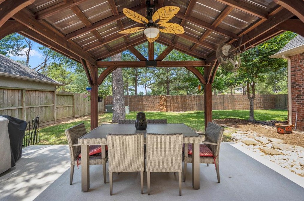 10215 Earlington Mnr Dr, Spring TX 77379-7463 exterior