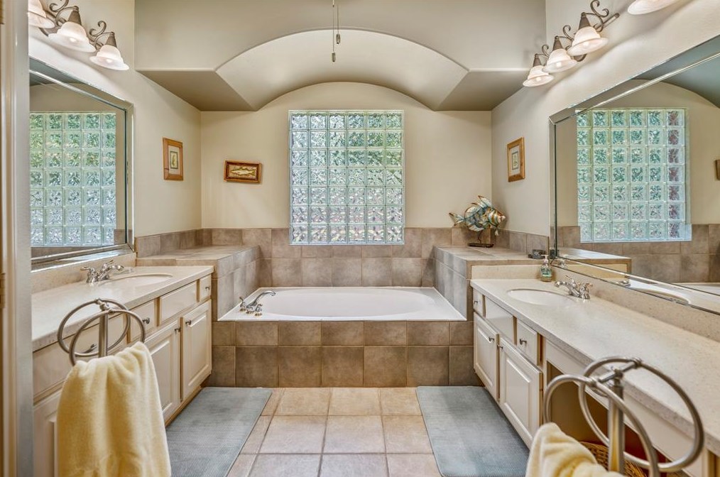 10215 Earlington Mnr Dr, Spring TX 77379-7463 exterior