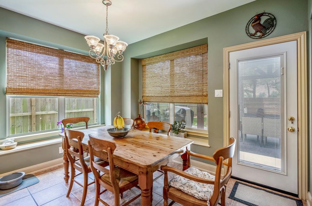 10215 Earlington Mnr Dr, Spring TX 77379-7463 exterior