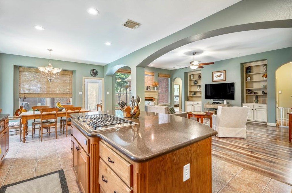 10215 Earlington Mnr Dr, Spring TX 77379-7463 exterior