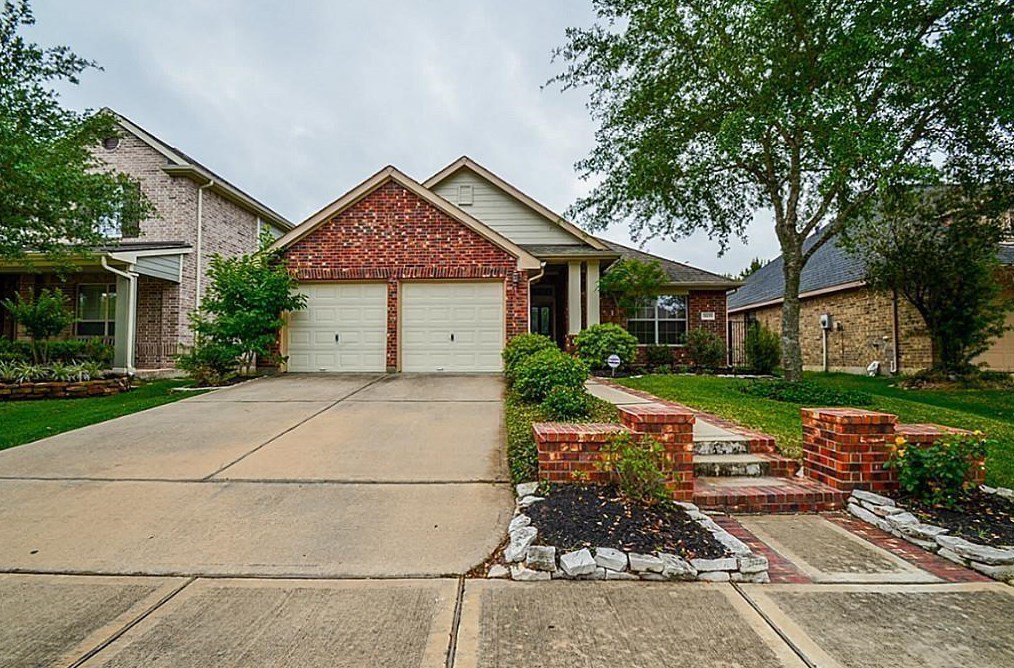 18419 S Raven Shore Dr, Cypress, TX 77433