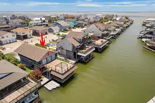 219 Bora Bora Dr, Tiki Island, TX 77554 - Photo 34