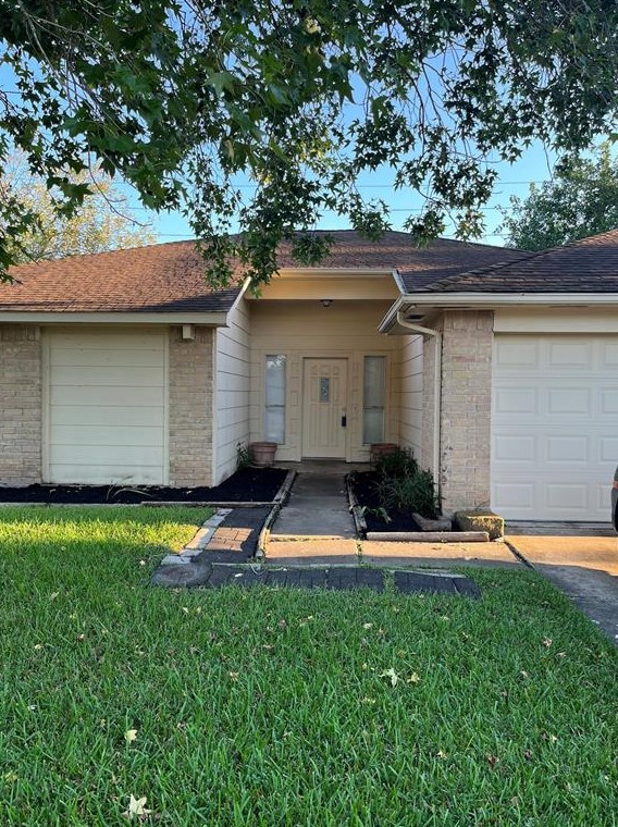 7010 Pickett Dr, Richmond, TX 77469