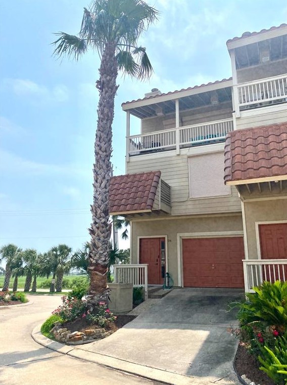 28 Dana Dr, Galveston, TX 77554