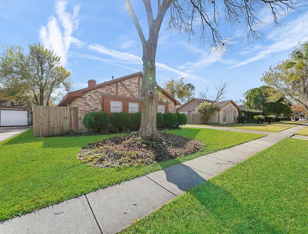12931 Westella Dr, Houston TX  77077-3703 exterior