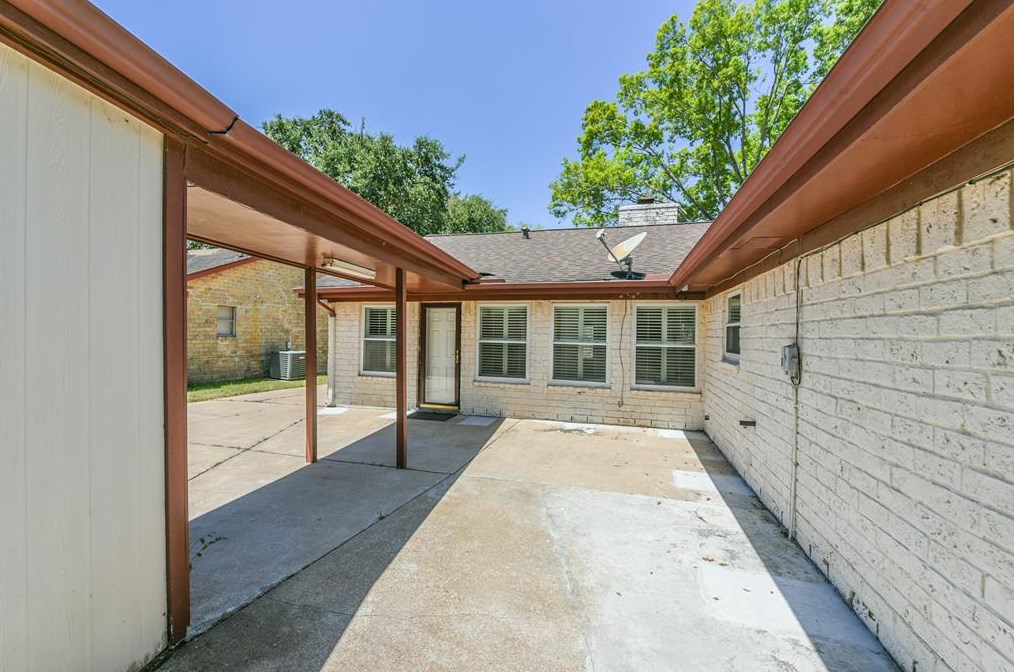 10126 Sageglow Dr, Houston TX  77089-5116 exterior