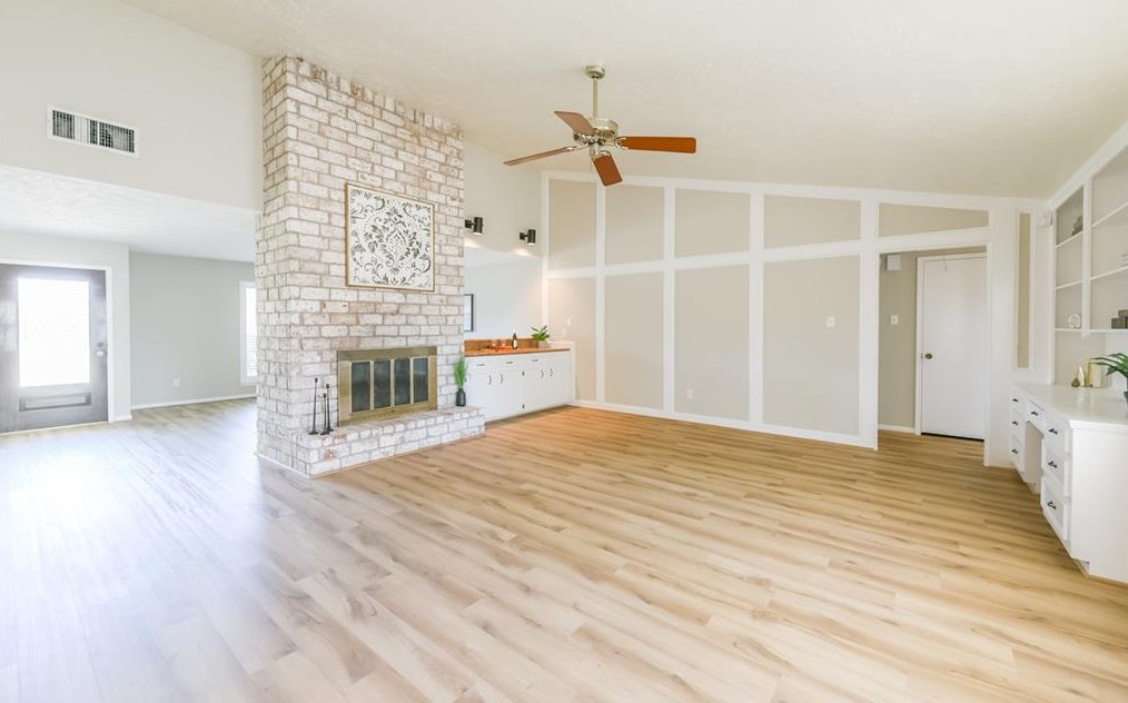 10126 Sageglow Dr, Houston TX  77089-5116 exterior