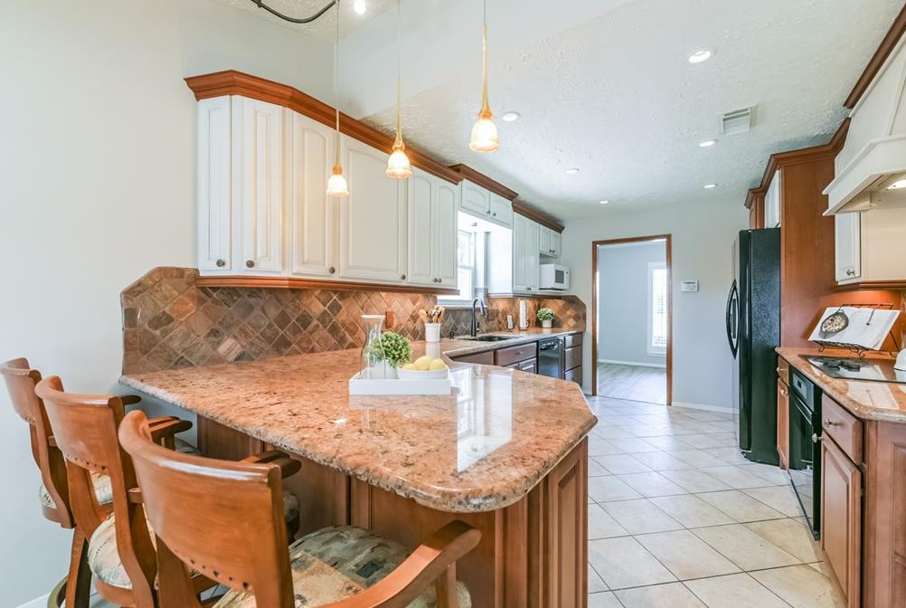 10126 Sageglow Dr, Houston TX  77089-5116 exterior