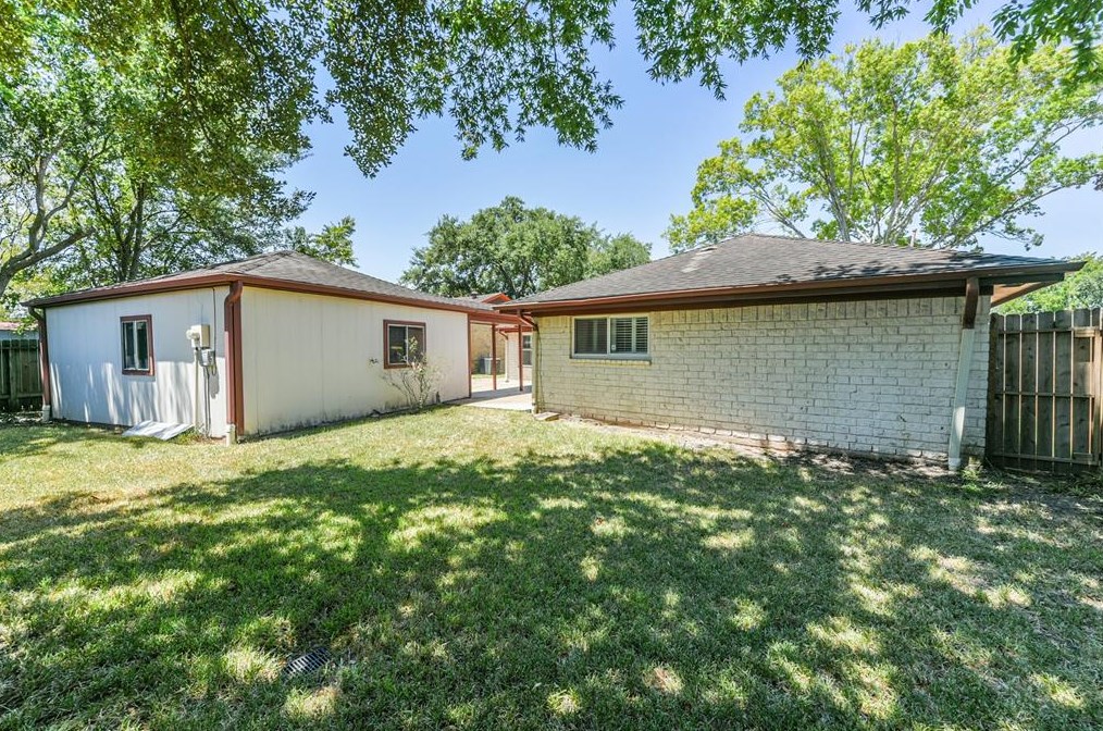 10126 Sageglow Dr, Houston TX  77089-5116 exterior