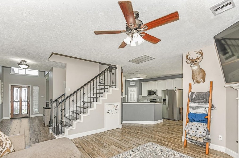 322 Spencer Landing W, Morgans Point, TX 77571