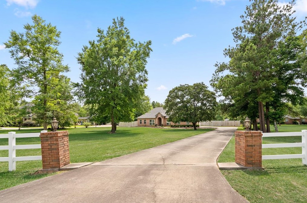 11416 Zoe Loop Dr, Montgomery, TX 77316-5434