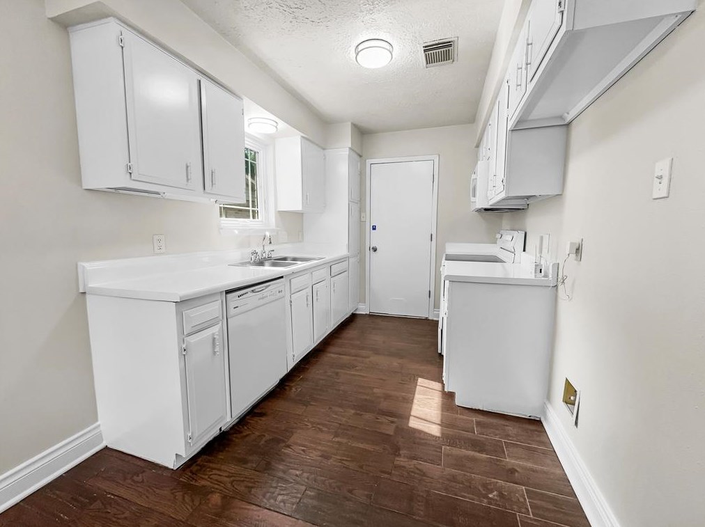 4930 Meadow Pl Dr, Morgans Point, TX 77571