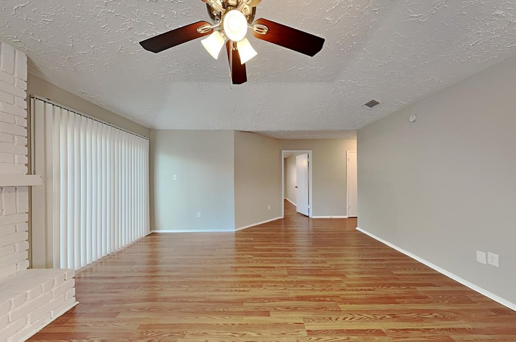 13414 Tara Oak Dr, Houston, TX 77065