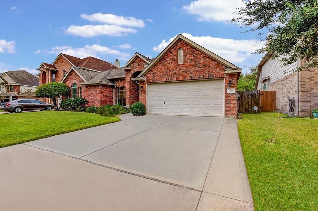 8318 Hayden Cove Dr, Tomball, TX 77375
