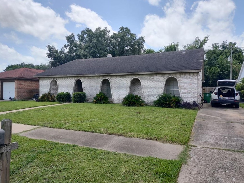 12139 Huntington Park Dr, Houston, TX 77099