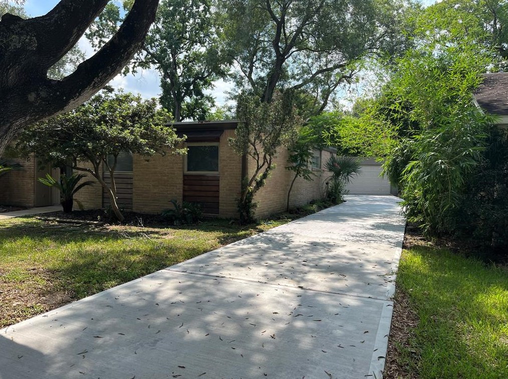 5515 Braesvalley Dr, Houston, TX 77096