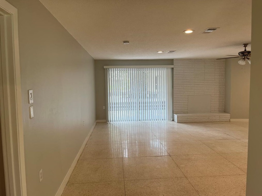 5515 Braesvalley Dr, Houston TX  77096-3001 exterior