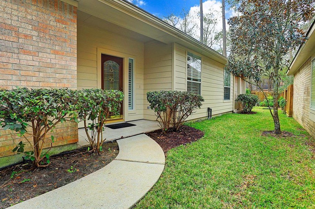 27 N Country Gate Cir, Conroe, TX 77384