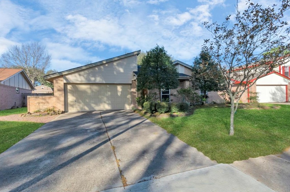 16814 Cobble Ridge Dr, Sugar Land, TX 77498
