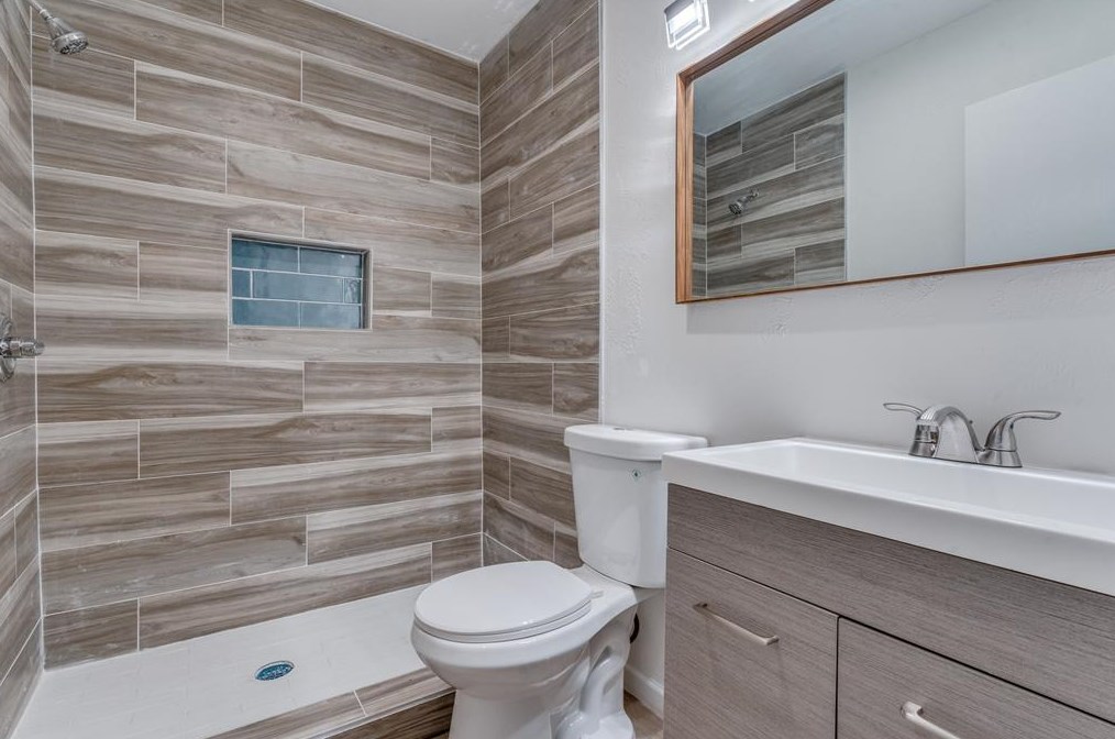 6504 Stonleigh Pl, Austin TX 78744-5000 exterior