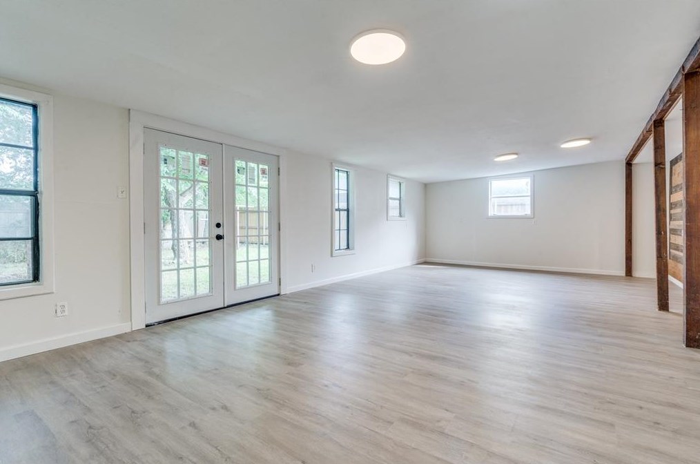 6504 Stonleigh Pl, Austin TX 78744-5000 exterior