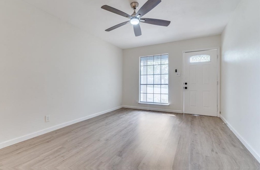 6504 Stonleigh Pl, Austin TX 78744-5000 exterior