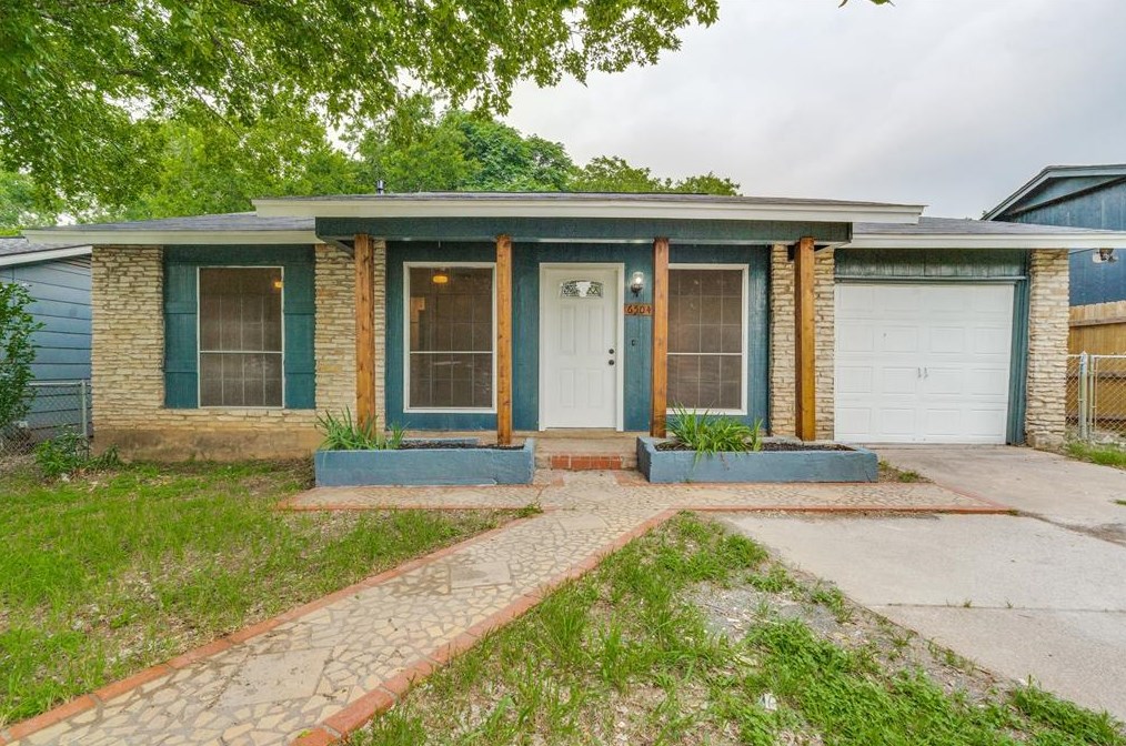 6504 Stonleigh Pl, Austin TX 78744-5000 exterior