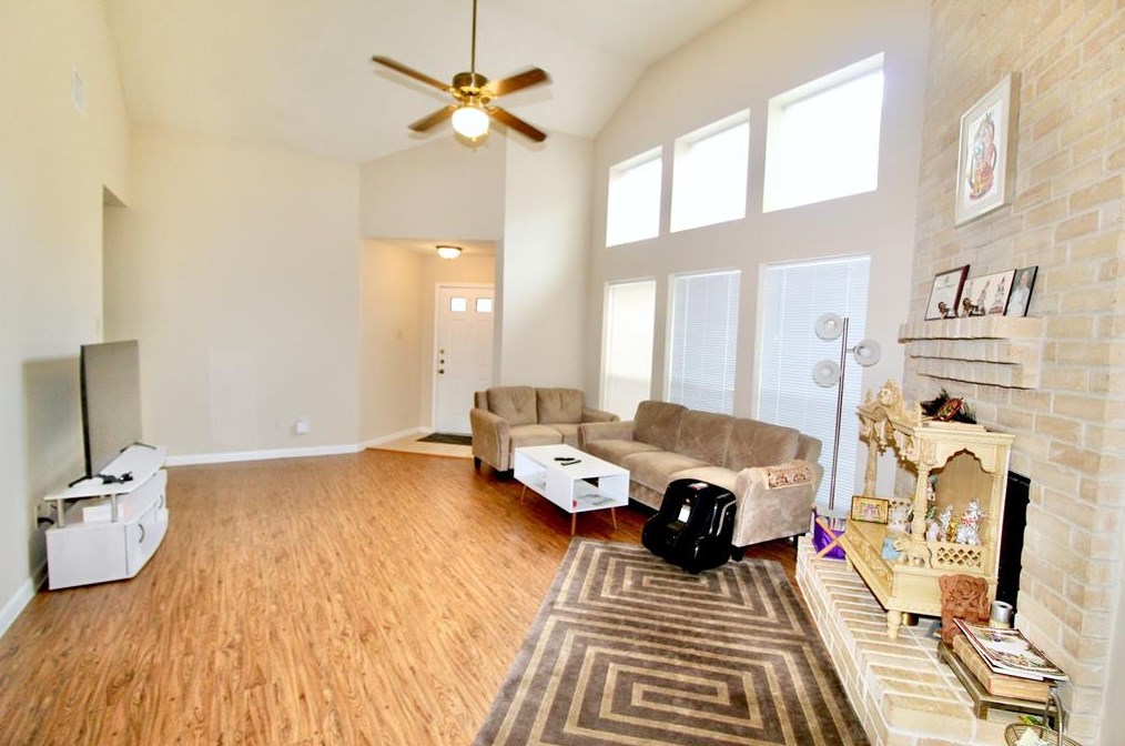 2911 Silent Dr, Sugar Land TX  77498-4837 exterior