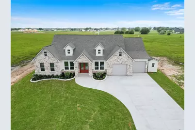 619 Longhorn Trail, Angleton, TX 77515 - Photo 2
