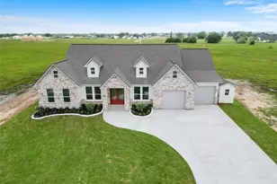 619 Longhorn Trail, Angleton, TX 77515 - Photo 2