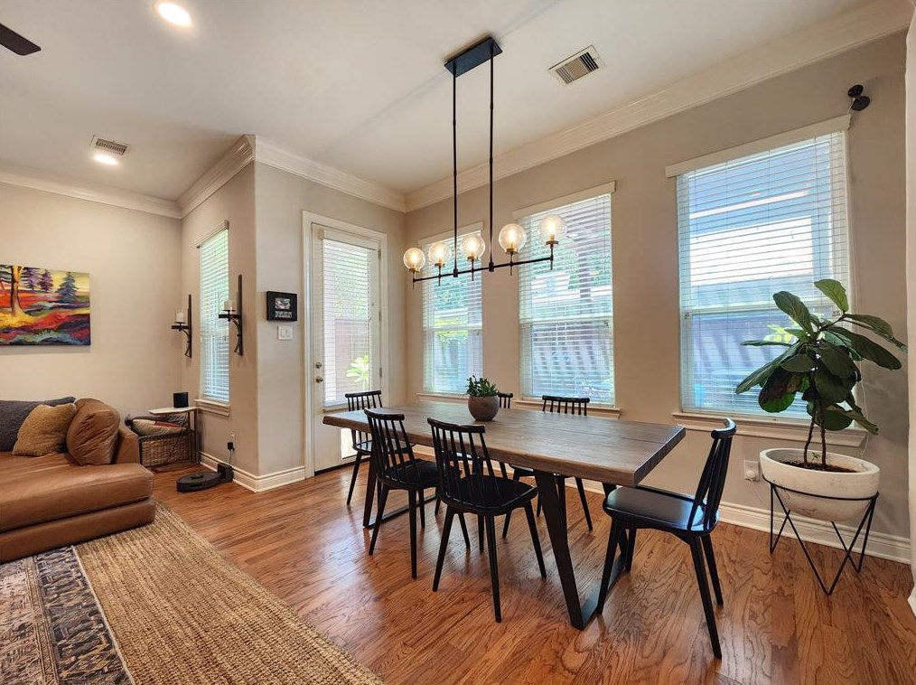 5739 Darling St, Houston TX  77007-1863 exterior