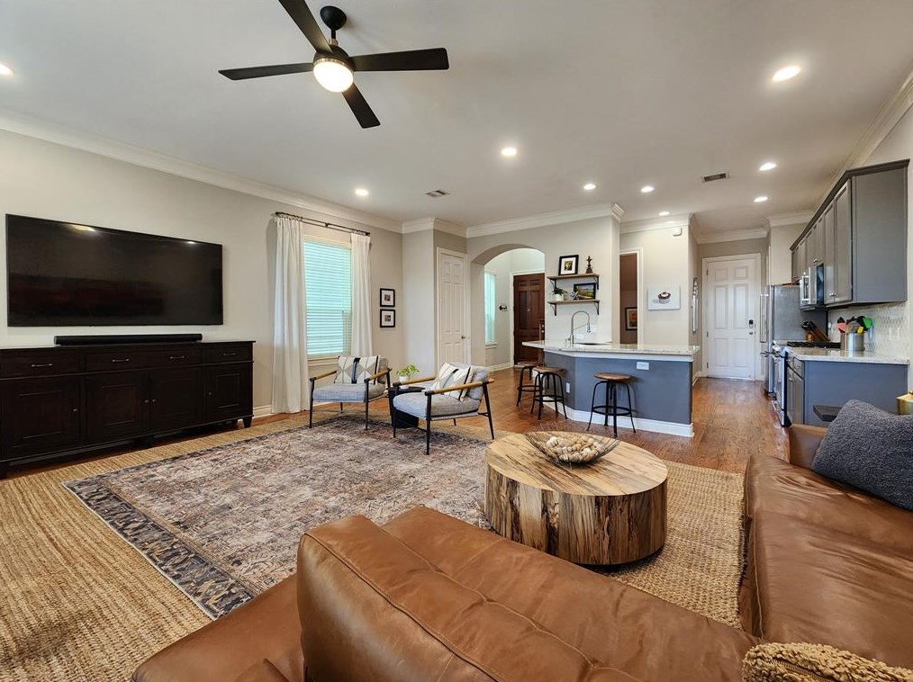 5739 Darling St, Houston TX  77007-1863 exterior