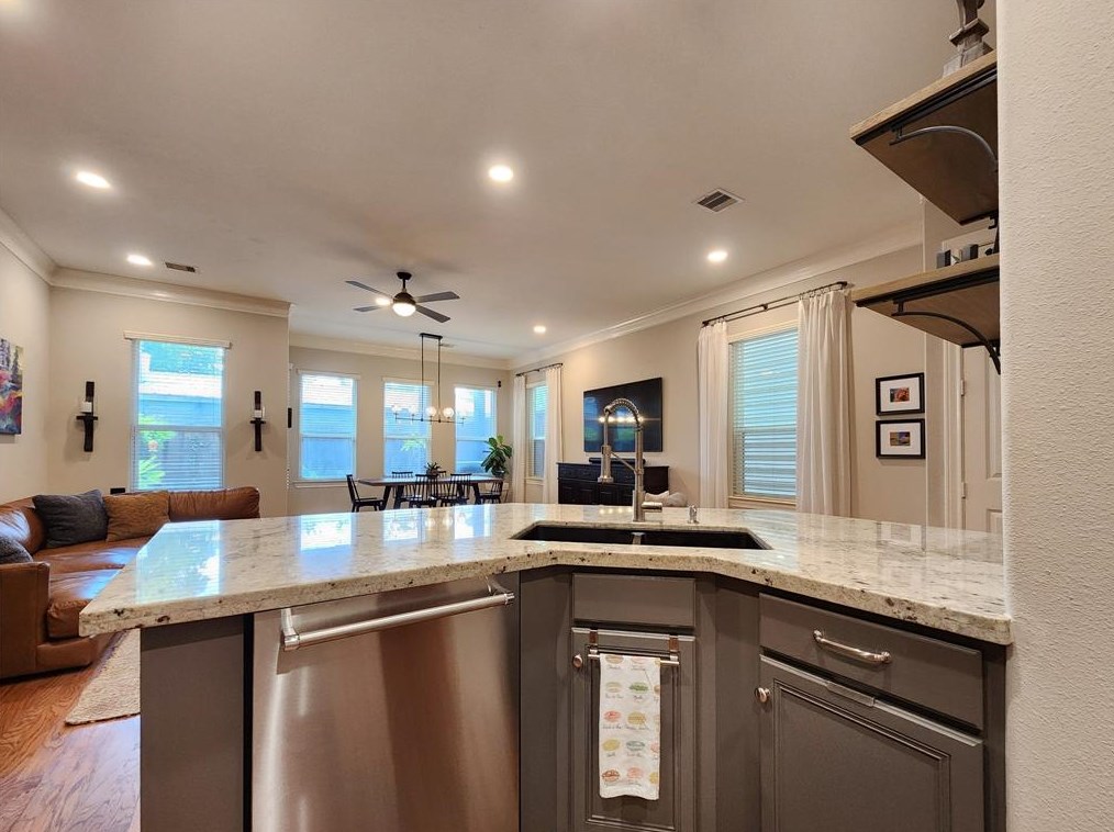 5739 Darling St, Houston TX  77007-1863 exterior