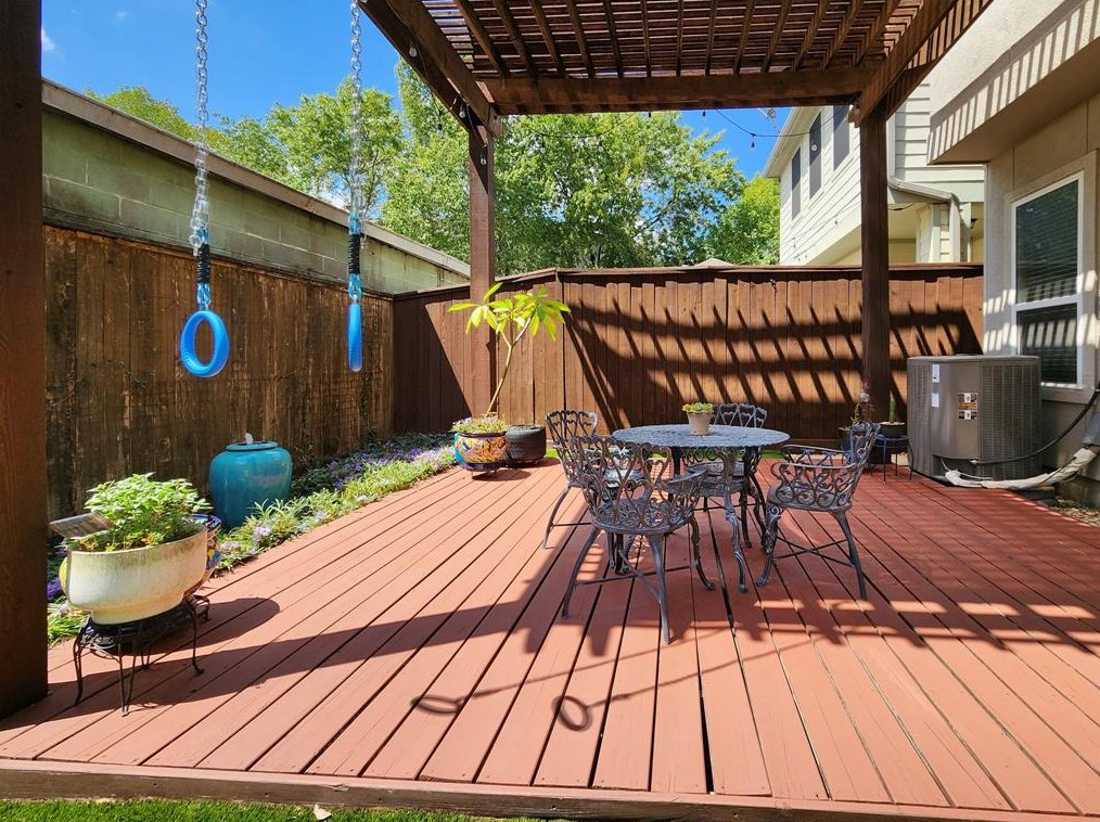 5739 Darling St, Houston TX  77007-1863 exterior