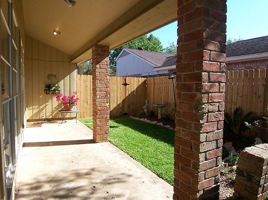 3039 Sam Houston Dr, Sugar Land, TX 77479