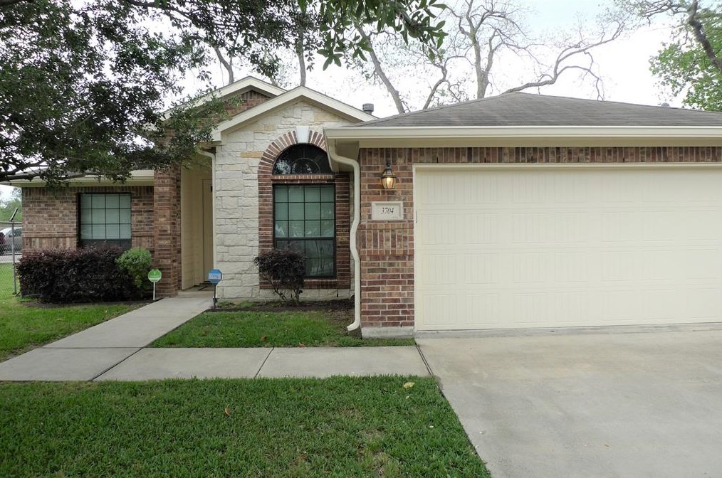3704 Terry St, Houston, TX 77009-4254