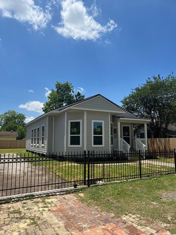 4007 Edison St, Houston, TX 77009-4011