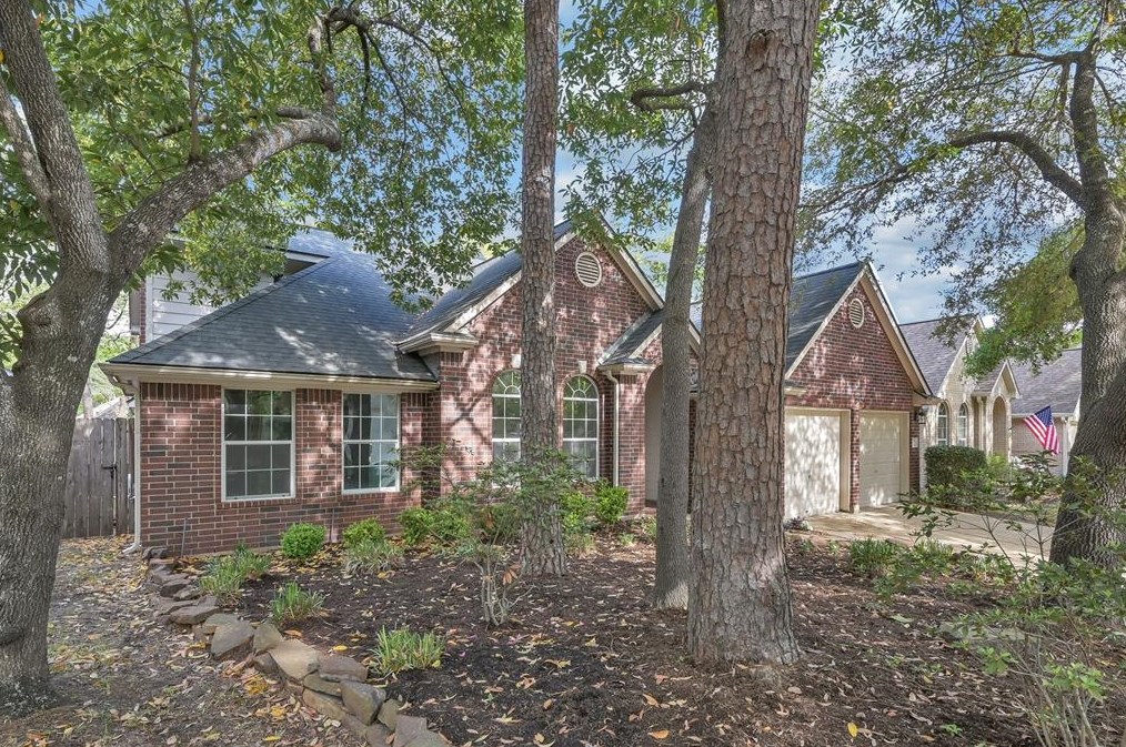 71 N Rambling Ridge Pl, Conroe, TX 77385