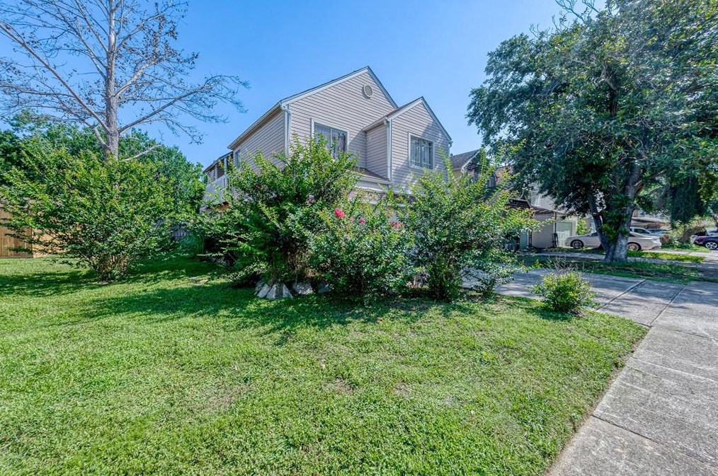 9303 Kingsflower Cir, Houston, TX 77075