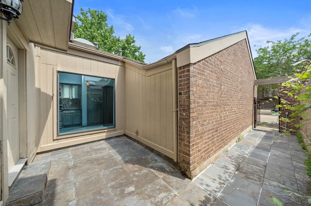 12623 Briar Patch Rd, Houston TX  77077-2306 exterior