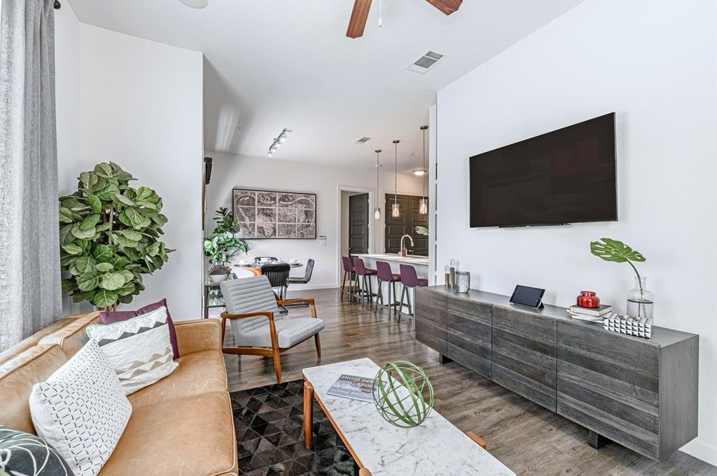 7600 Kirby Dr #373, Houston, TX 77030