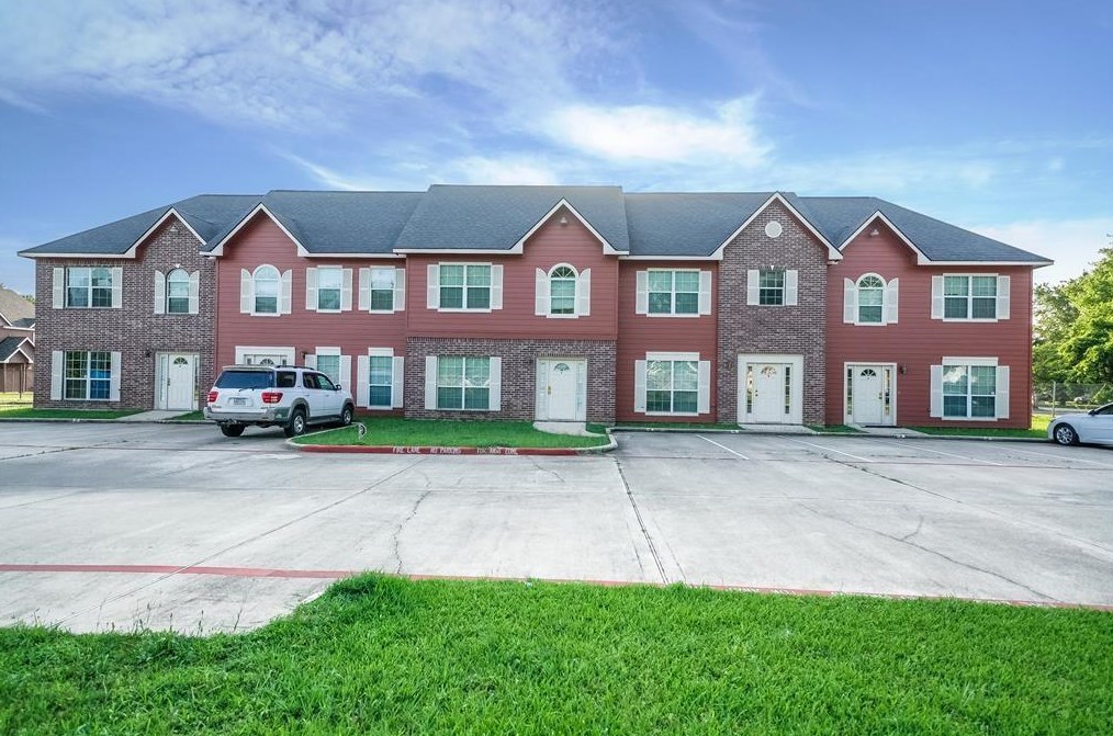 120 Clark St #b, Hempstead, TX 77445