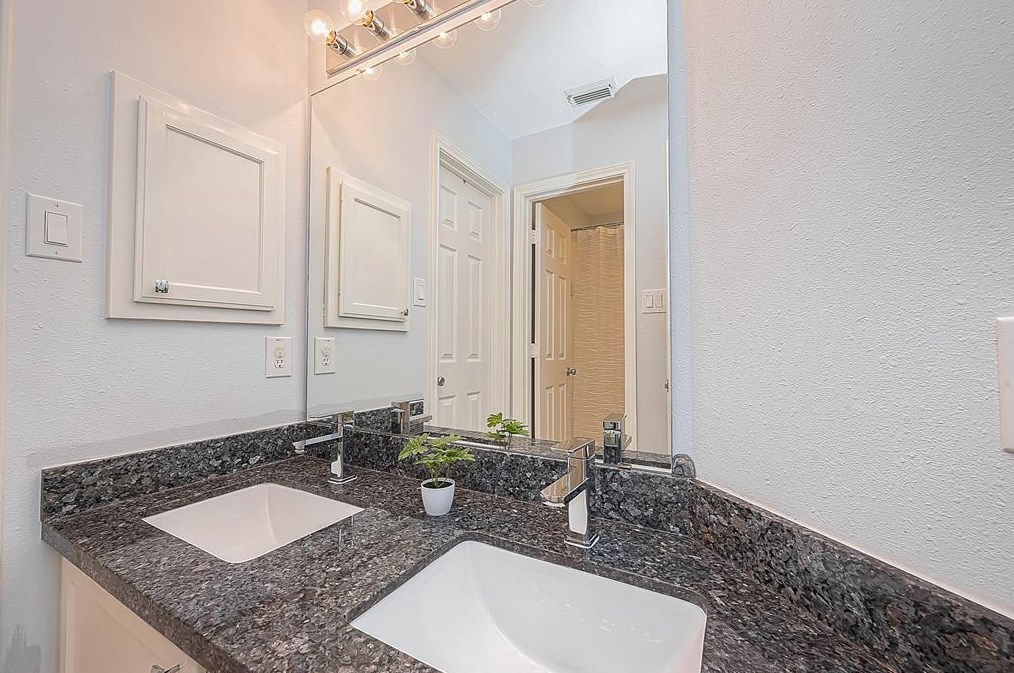 12315 Shadow Cv Dr, Houston TX  77082-2502 exterior