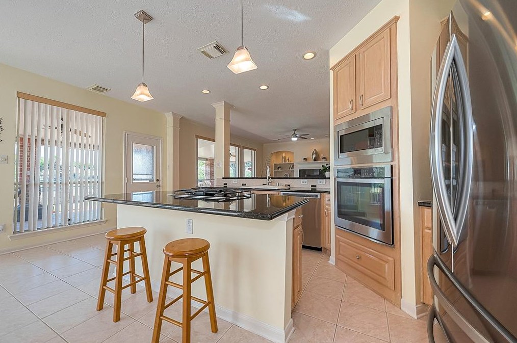 12315 Shadow Cv Dr, Houston TX  77082-2502 exterior
