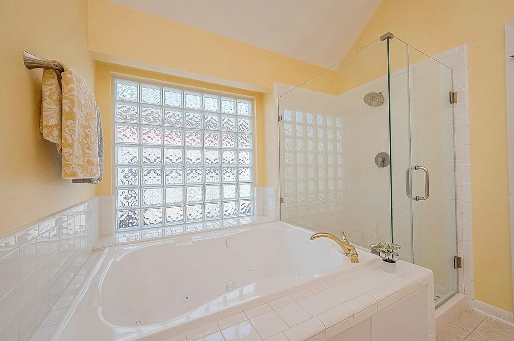 12315 Shadow Cv Dr, Houston TX  77082-2502 exterior