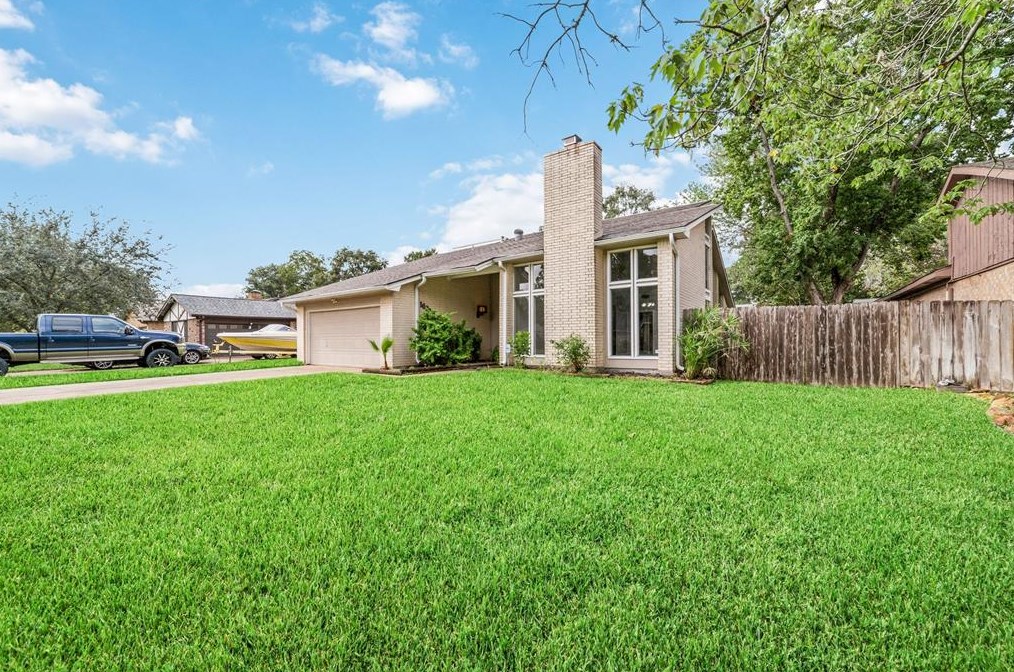 16239 Mill Point Dr, Houston, TX 77059