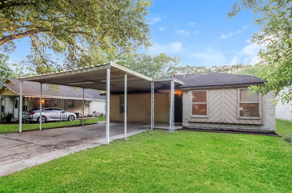 2518 San Antonio St, Pearland, TX 77581